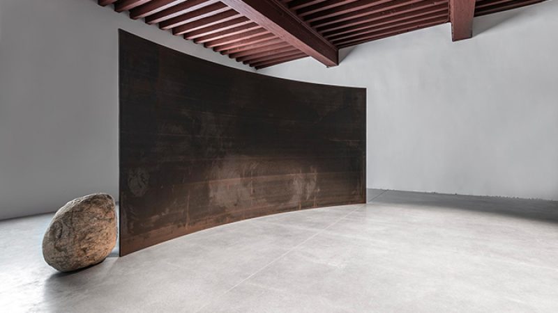 631375c16c6571d70b51b35d_Lee-Ufan-Arles-The-Stage